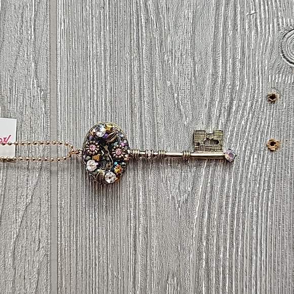 Betsey Johnson Key Pendent Necklace - Picture 5 of 6